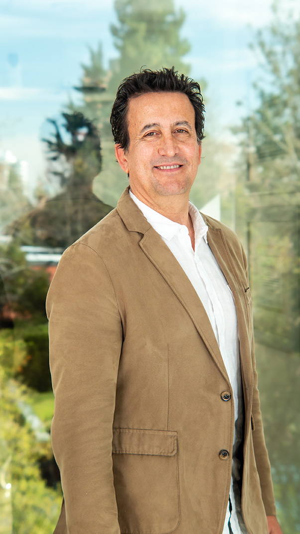 Dr. Harold Bayo, Cirujano Plástico Facial